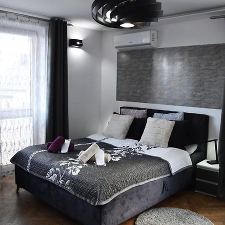 Apartament Night Premium Krasków Exterior foto
